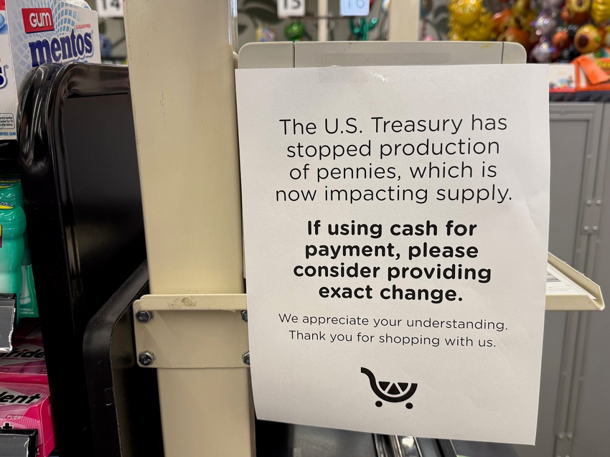 A sign that says the U.S. Treasury has stopped making pennies.