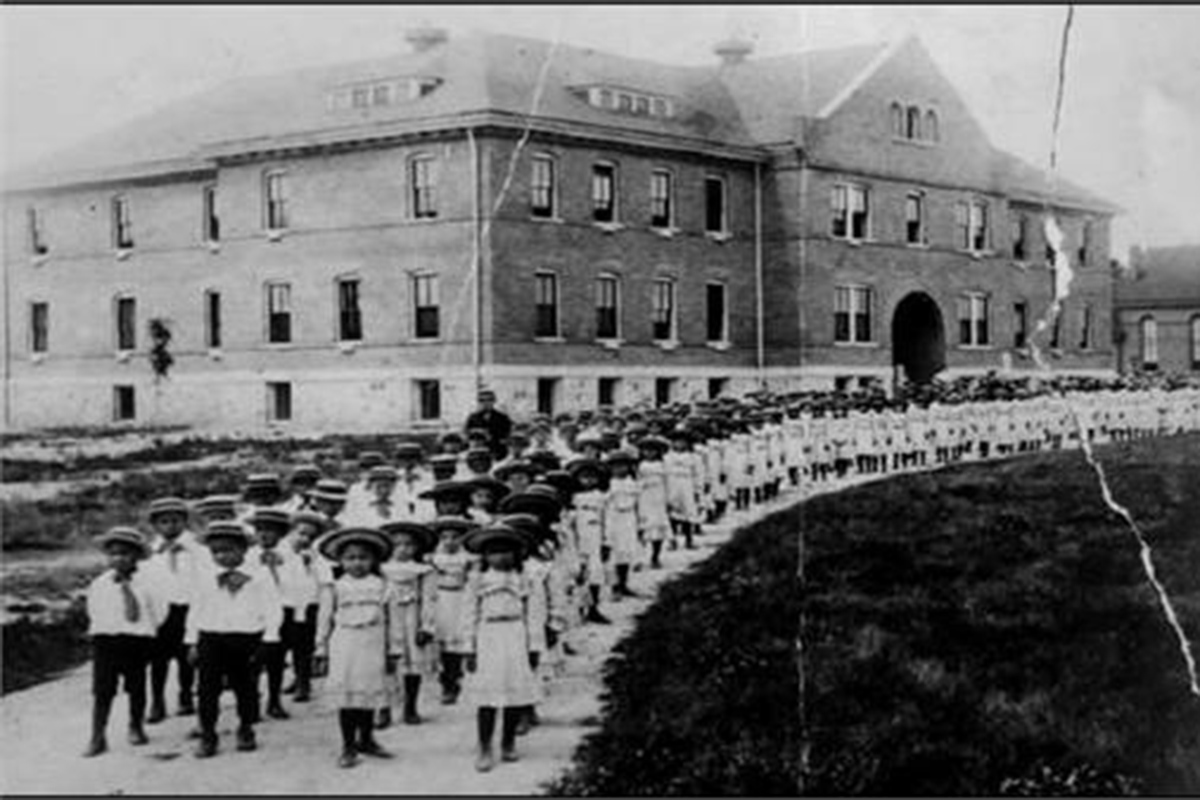 A black-and white photo of the Indian Industrial Boarding School in Mt. Pleasant, Michigan.