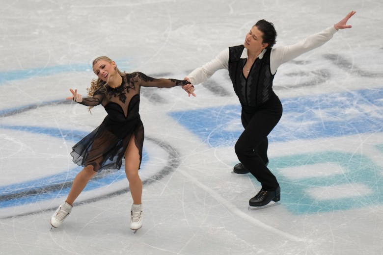 Emilea Zingas and Vadym Kolesnik on the ice. 