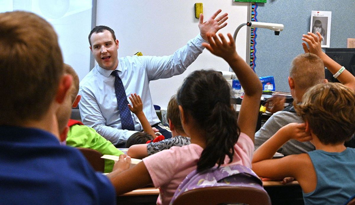 Teacher in front of the class.