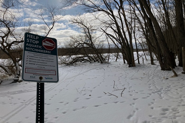 A sign that says "Help stop aquatic hitchhikers."